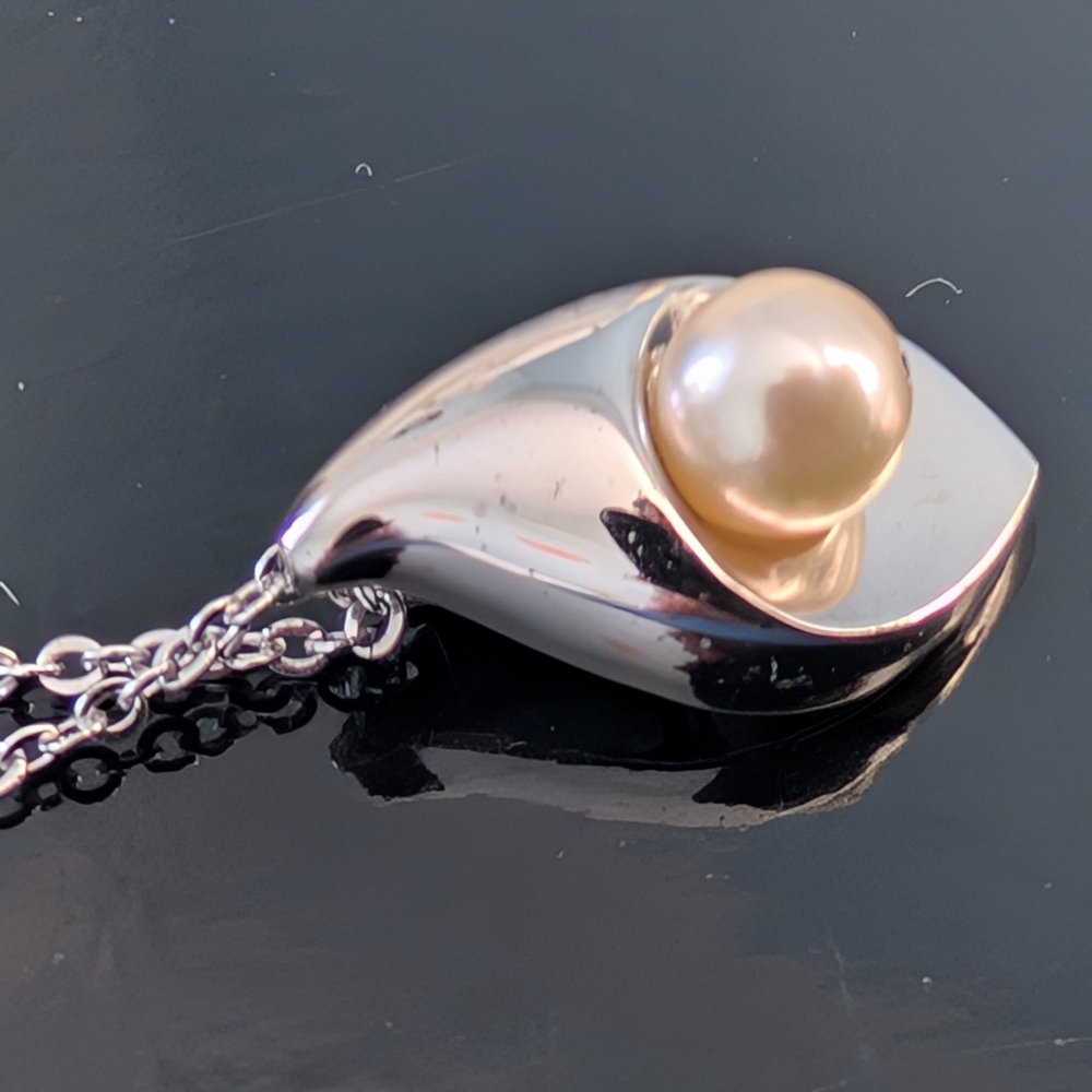Tasaki Classic vintage Calla lily and Silver Akoya Pearl Pendant Necklace - Picture 2 of 11